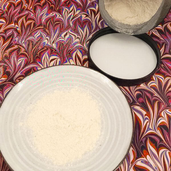 lambda carrageenan for marbling on a porcelain saucer